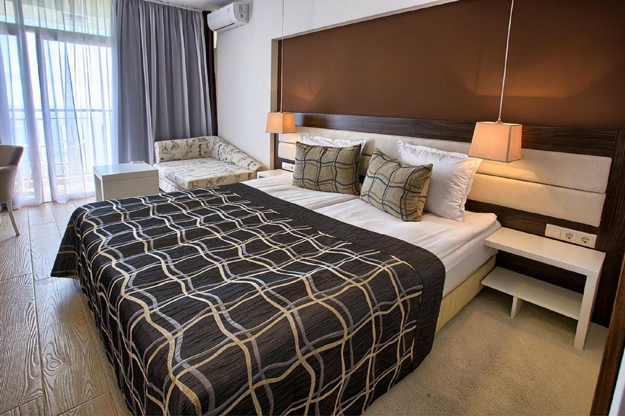 Luna Hotel 4*